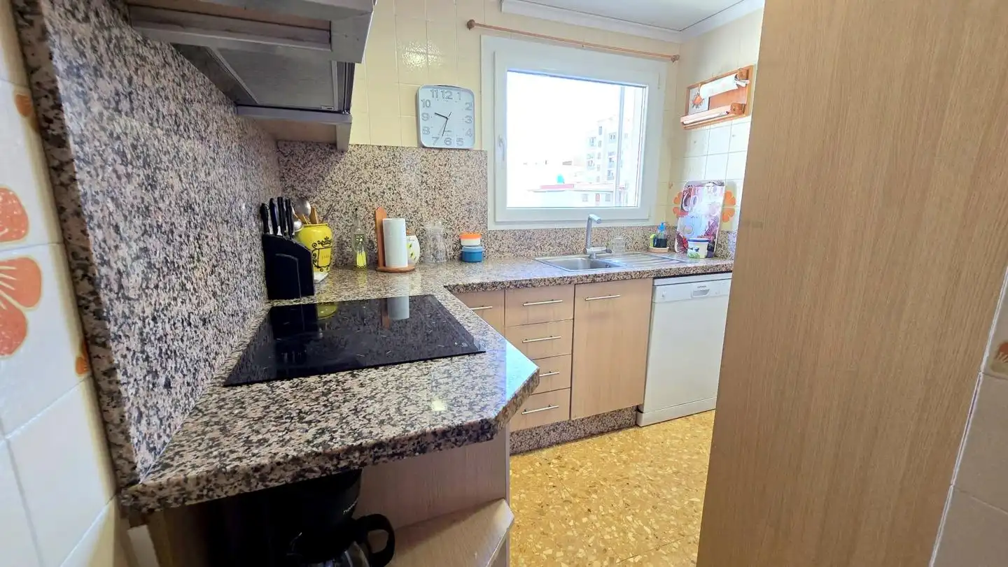 Cocina de Apartamento en venta en Gandia con Aire acondicionado, Terraza y Amueblado