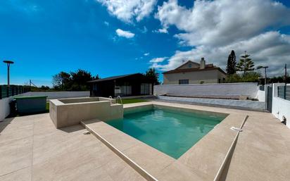 Piscina de Casa o xalet en venda en El Vendrell amb Piscina