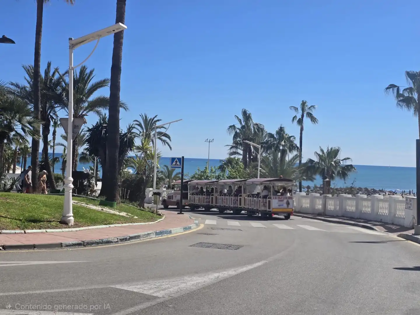 Außenansicht von Einfamilien-Reihenhaus zum Verkauf in Benalmádena mit Terrasse