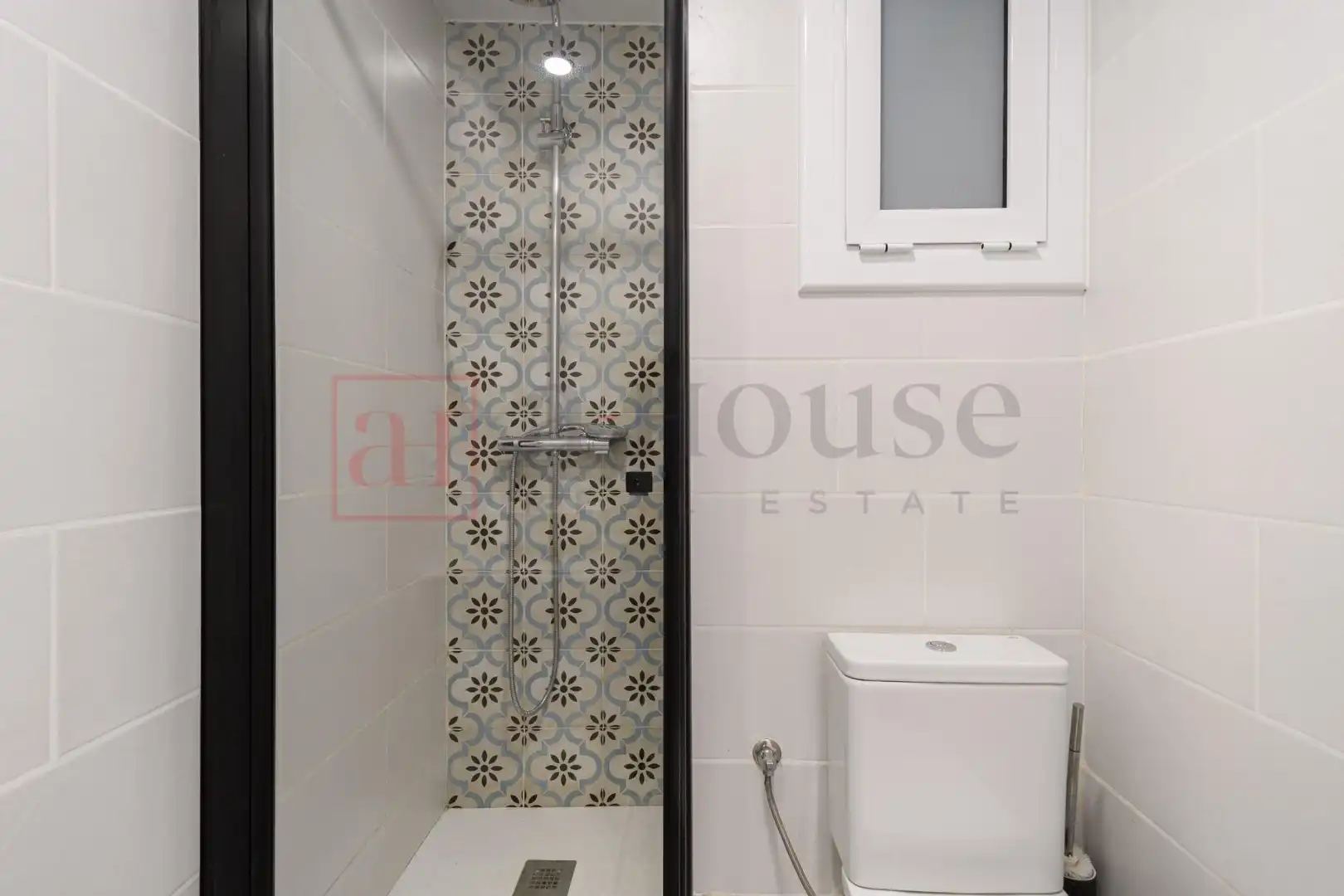 Bathroom of Flat for sale in Barcelona  with Air Conditioner, Heating and Private garden