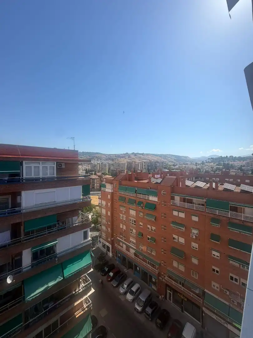 Vista exterior de Piso de alquiler en Granada con Trastero, Amueblado y Balcón