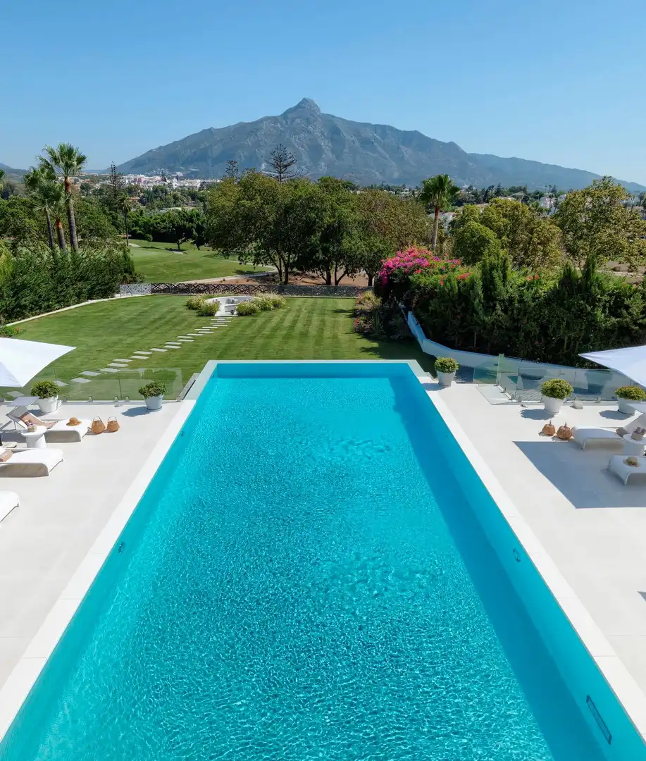 Piscina de Casa o chalet en venta en Marbella con Aire acondicionado, Calefacción y Jardín privado