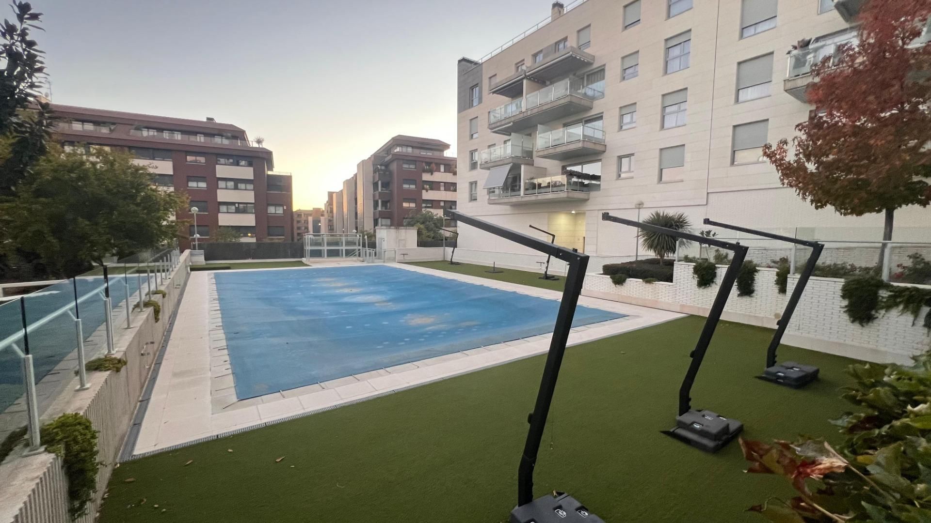 Piscina de Pis de lloguer en  Madrid Capital amb Calefacció, Traster i Piscina comunitària