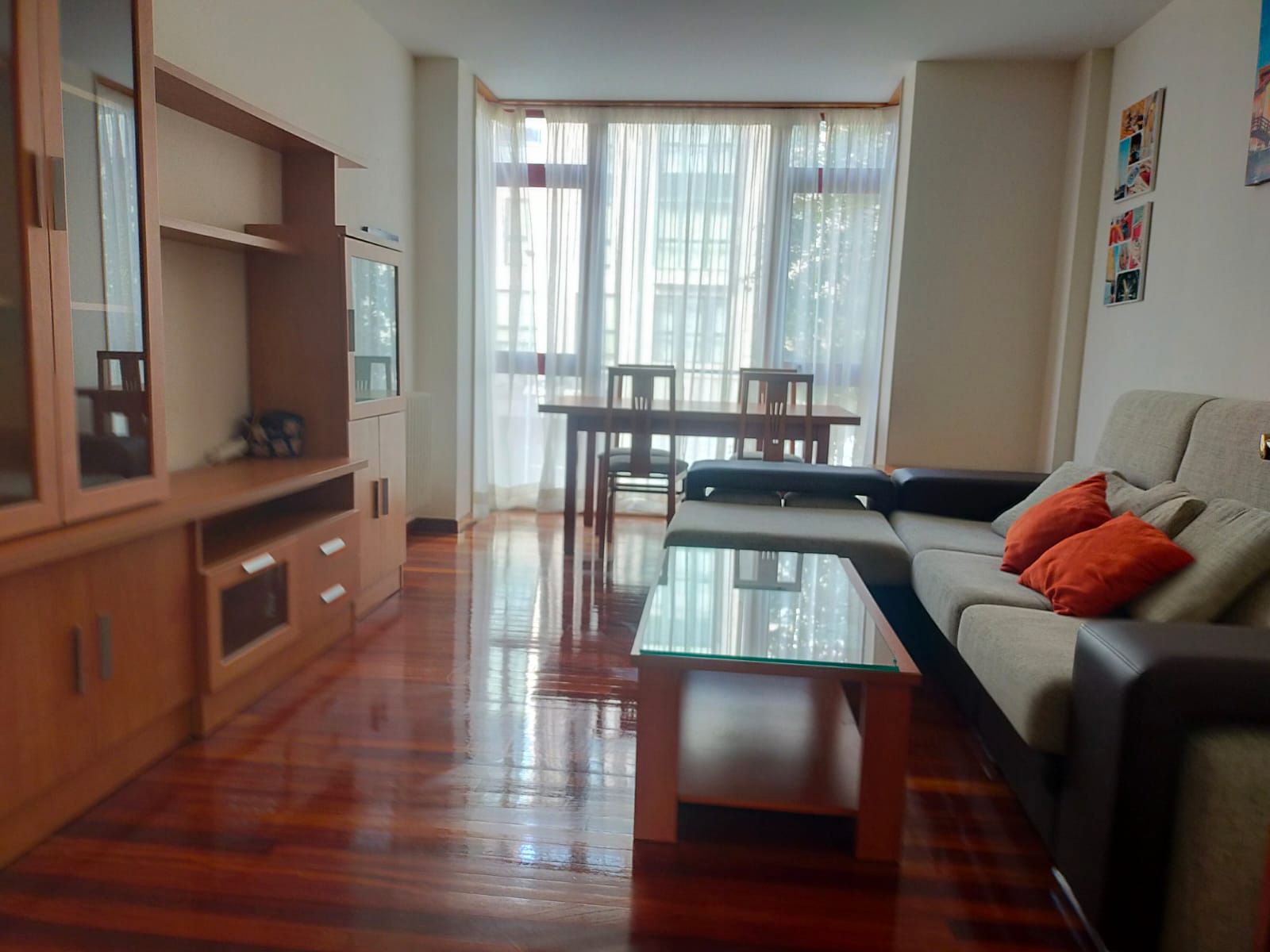 Sala d'estar de Apartament de lloguer en Santiago de Compostela  amb Calefacció, Parquet i Traster