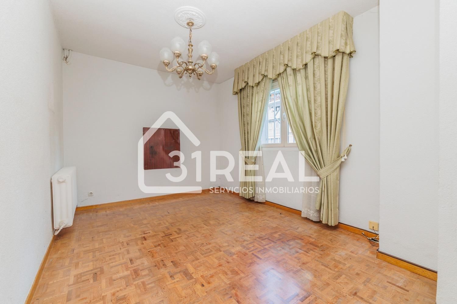 Bedroom of Flat for sale in  Madrid Capital  with Heating, Private garden and Parquet flooring