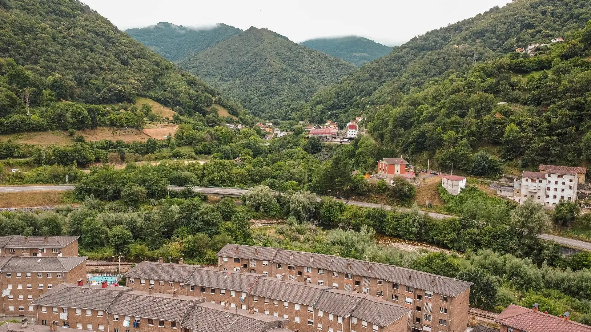 Vista exterior de Pis en venda en Aller amb Calefacció, Traster i Moblat