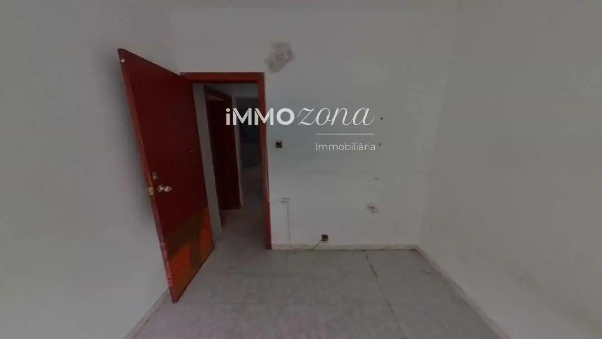 Dormitori de Apartament en venda en Badalona