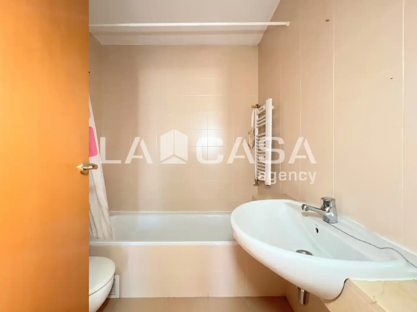 Baño de Piso en venta en Badalona con Calefacción y Balcón