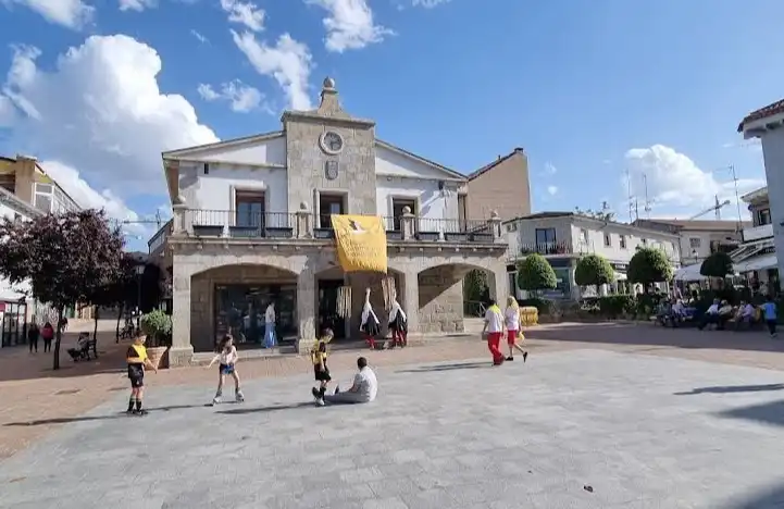 Vista exterior de Casa o xalet en venda en Galapagar amb Jardí privat i Terrassa