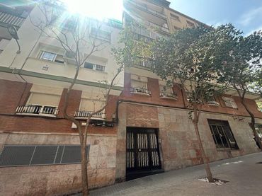 Pis amb balcó en venda a Nou Barris