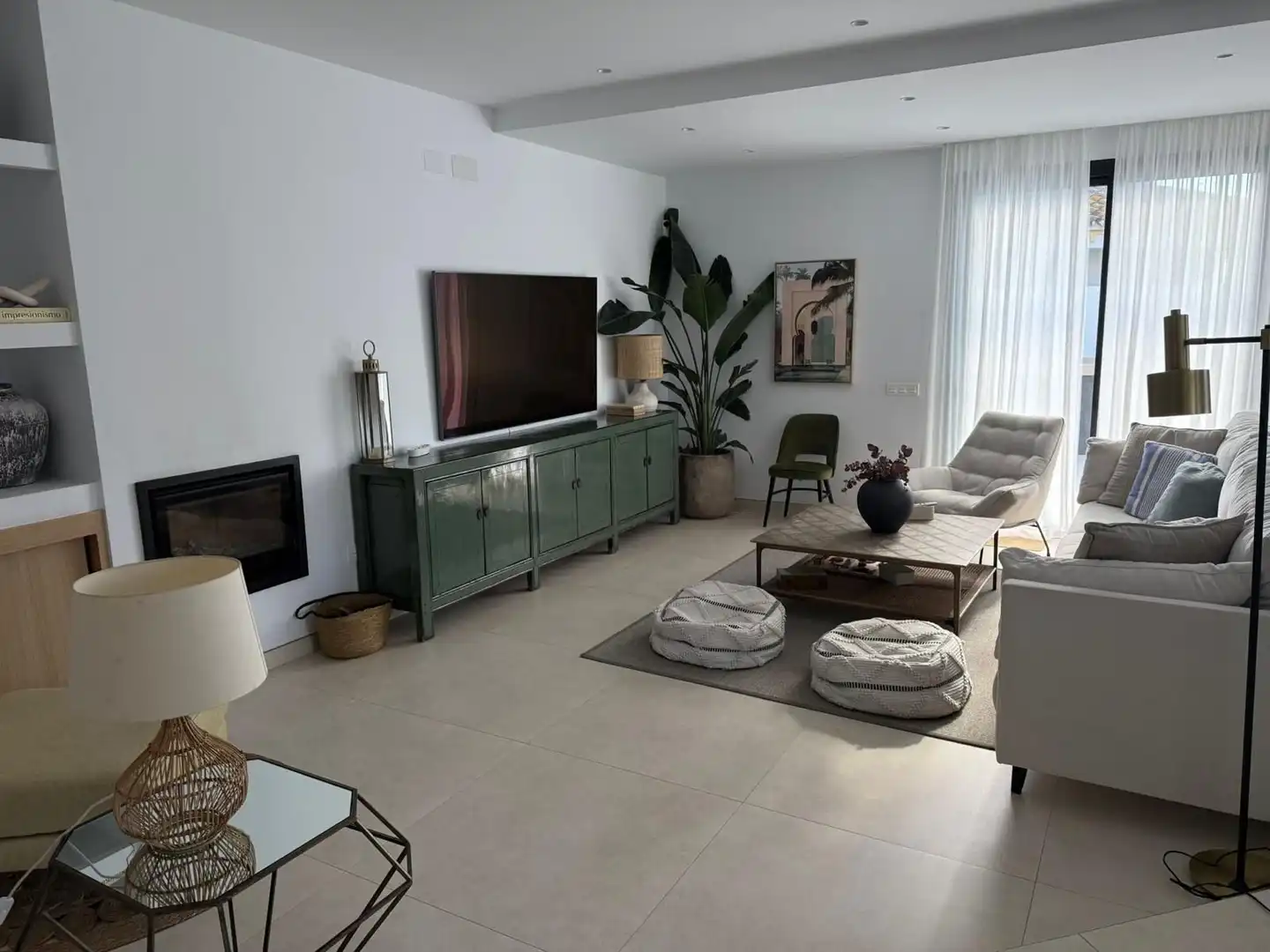Sala d'estar de Casa o xalet en venda en Benalmádena amb Aire condicionat, Jardí privat i Terrassa