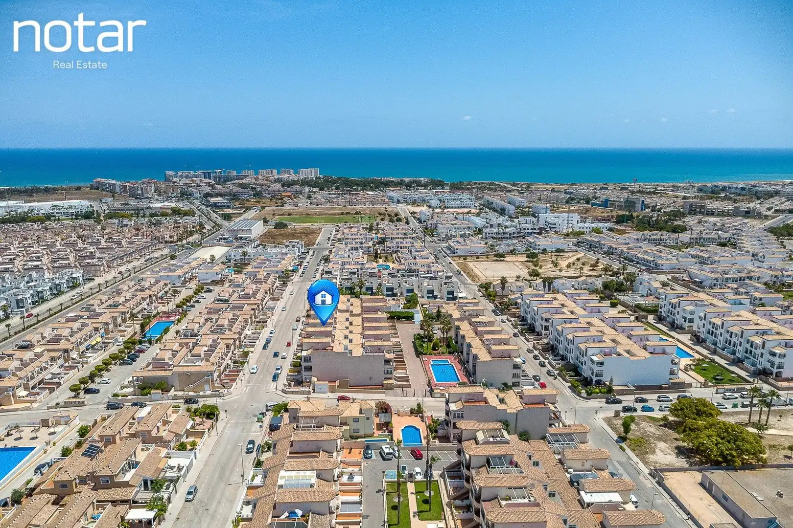 Vista exterior de Ático en venta en Orihuela con Terraza, Balcón y Piscina comunitaria