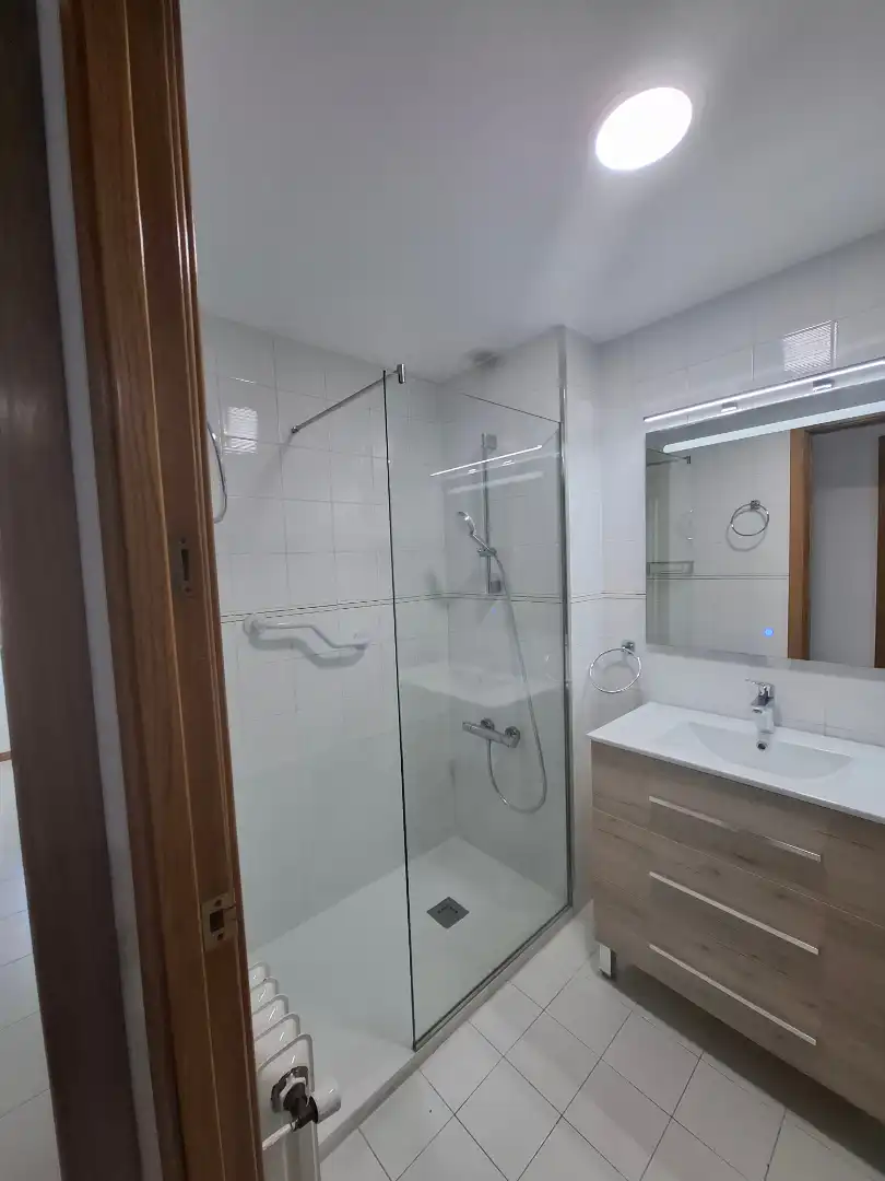 Baño de Casa adosada en venta en Sabadell con Aire acondicionado, Calefacción y Terraza