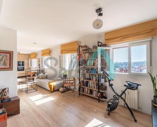 Sala d'estar de Pis de lloguer en Oviedo  amb Calefacció, Terrassa i Moblat