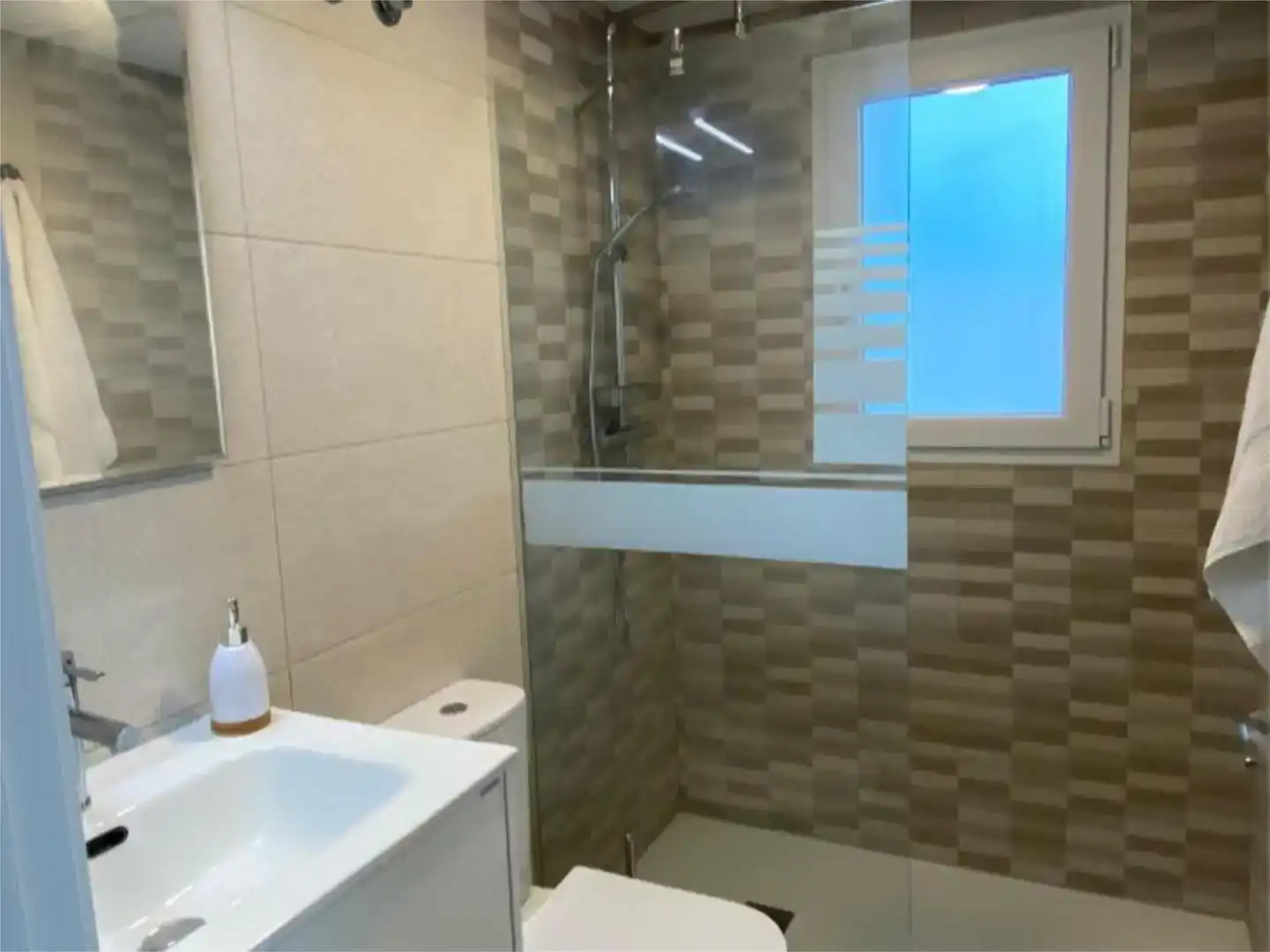Bany de Casa o xalet en venda en La Nucia amb Aire condicionat, Piscina i Balcó