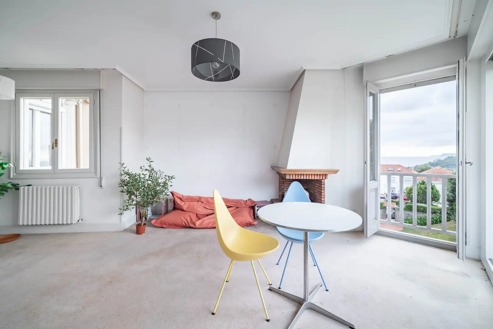 Sala d'estar de Casa adosada en venda en Santander amb Calefacció, Parquet i Terrassa