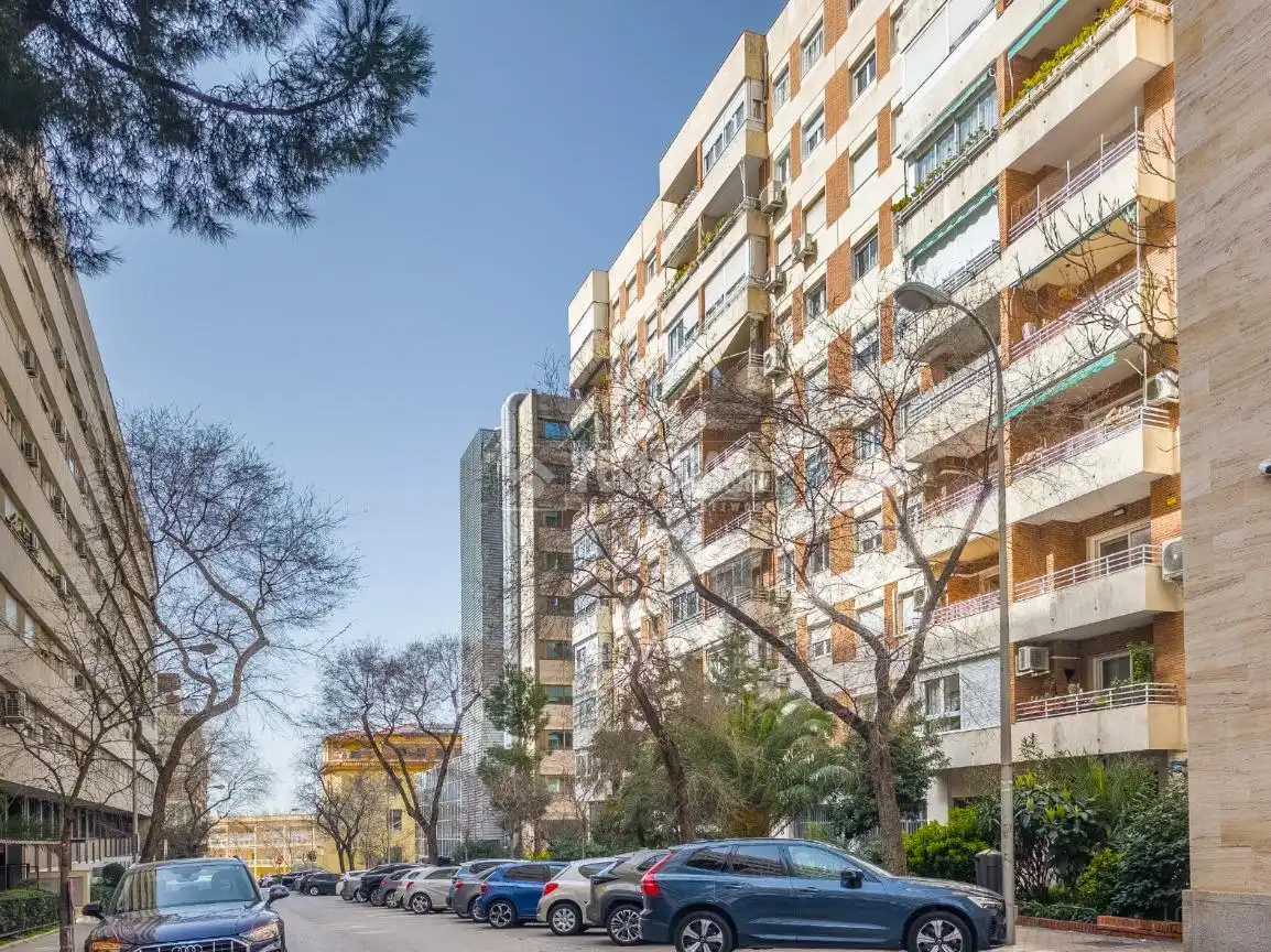 Vista exterior de Piso en venta en Madrid con Calefacción, Parquet y Terraza