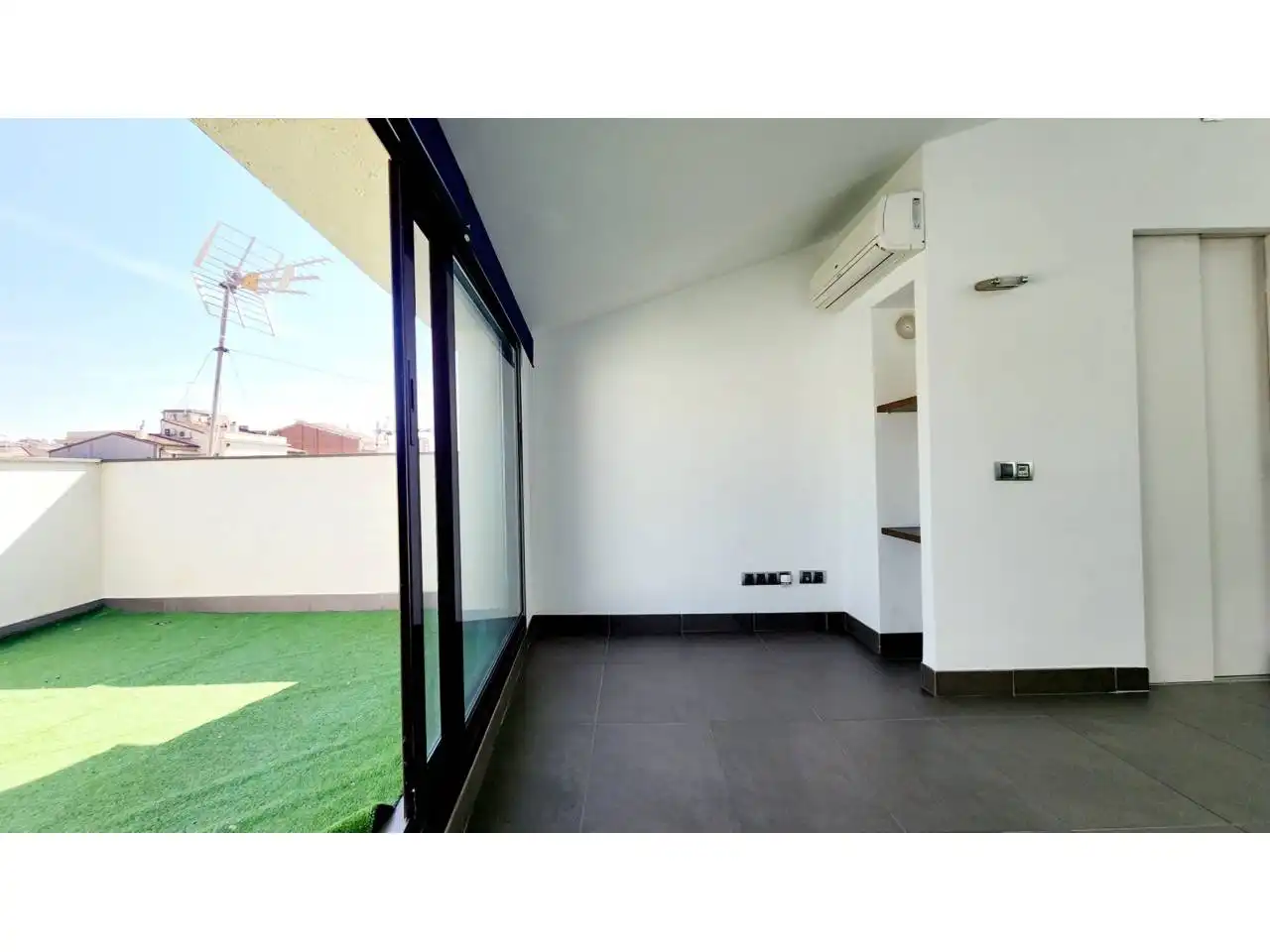 Terrasse von Einfamilien-Reihenhaus zum Verkauf in Sabadell mit Klimaanlage, Heizung und Terrasse