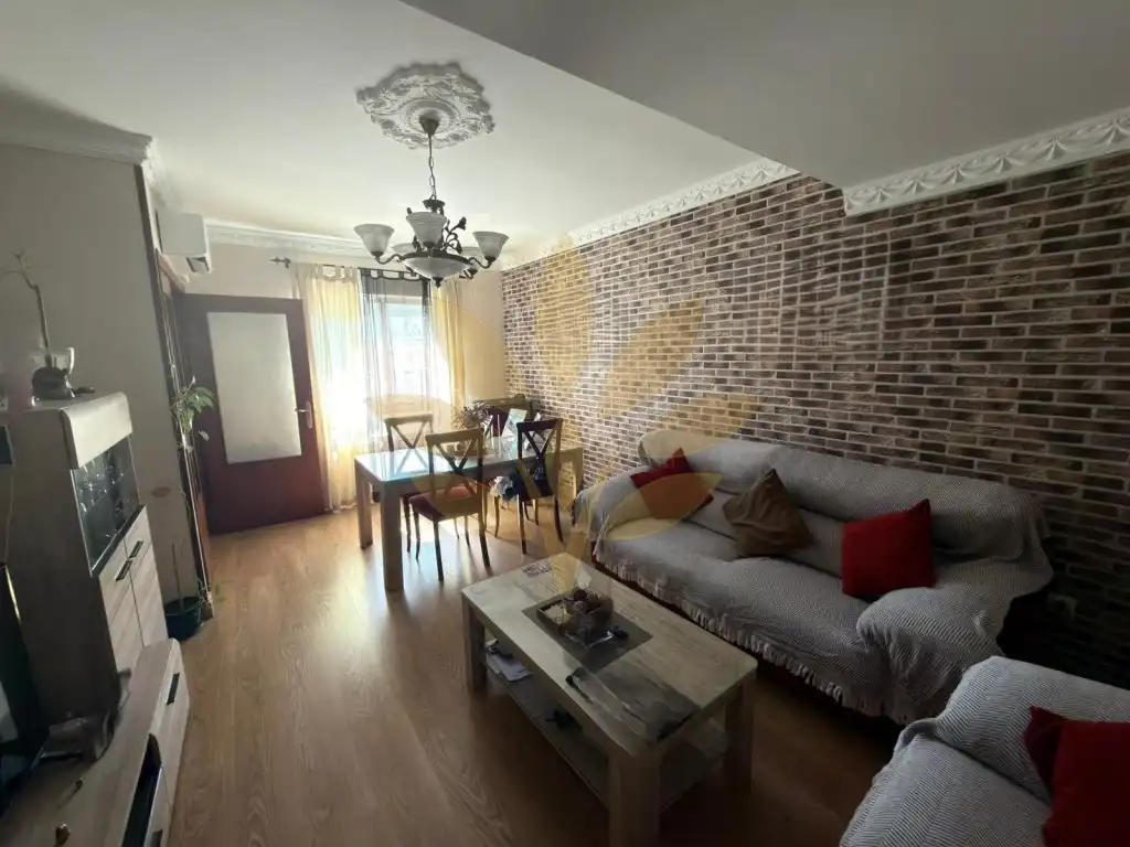 Sala de estar de Casa adosada en venta en Cáceres