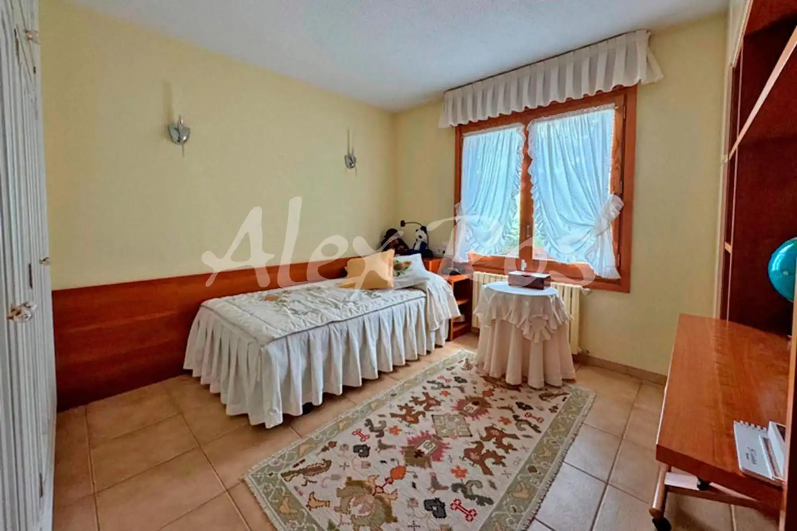 Dormitori de Casa o xalet en venda en La Seu d'Urgell amb Aire condicionat, Calefacció i Jardí privat