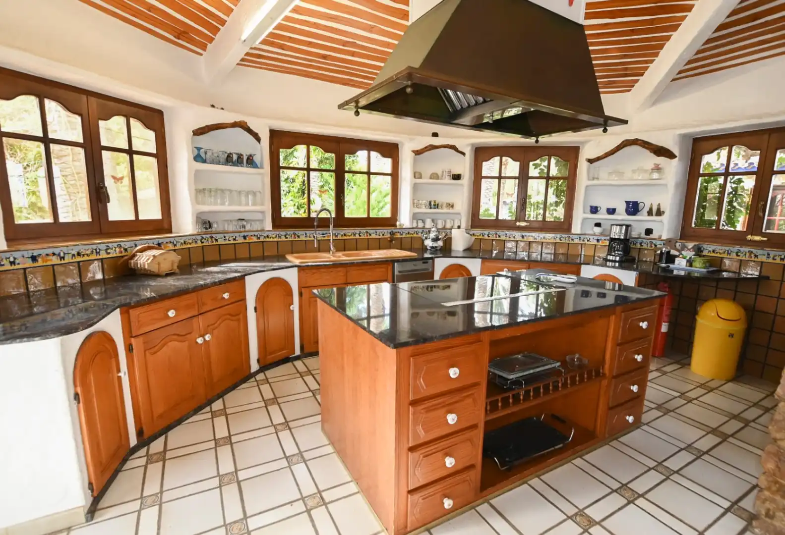 Country homes for sale in Canuta