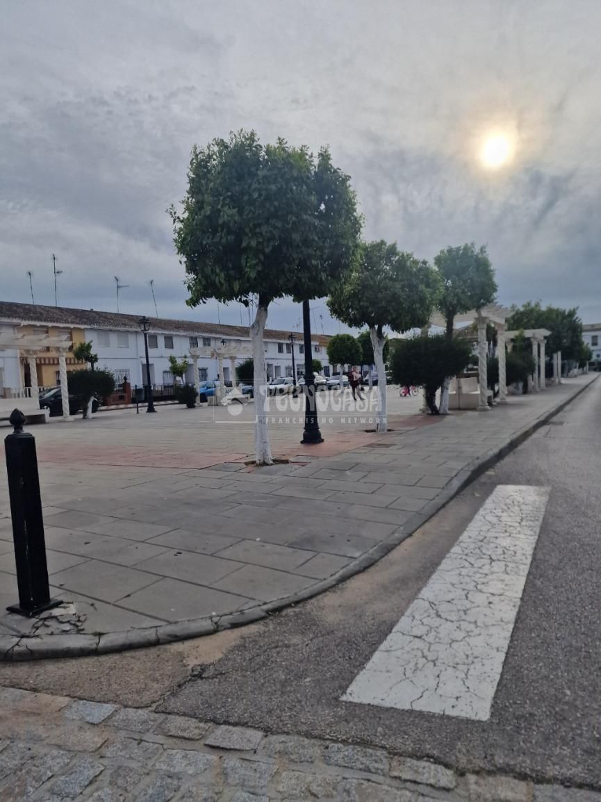 Casa adosada en venda a Villamanrique de la Condesa