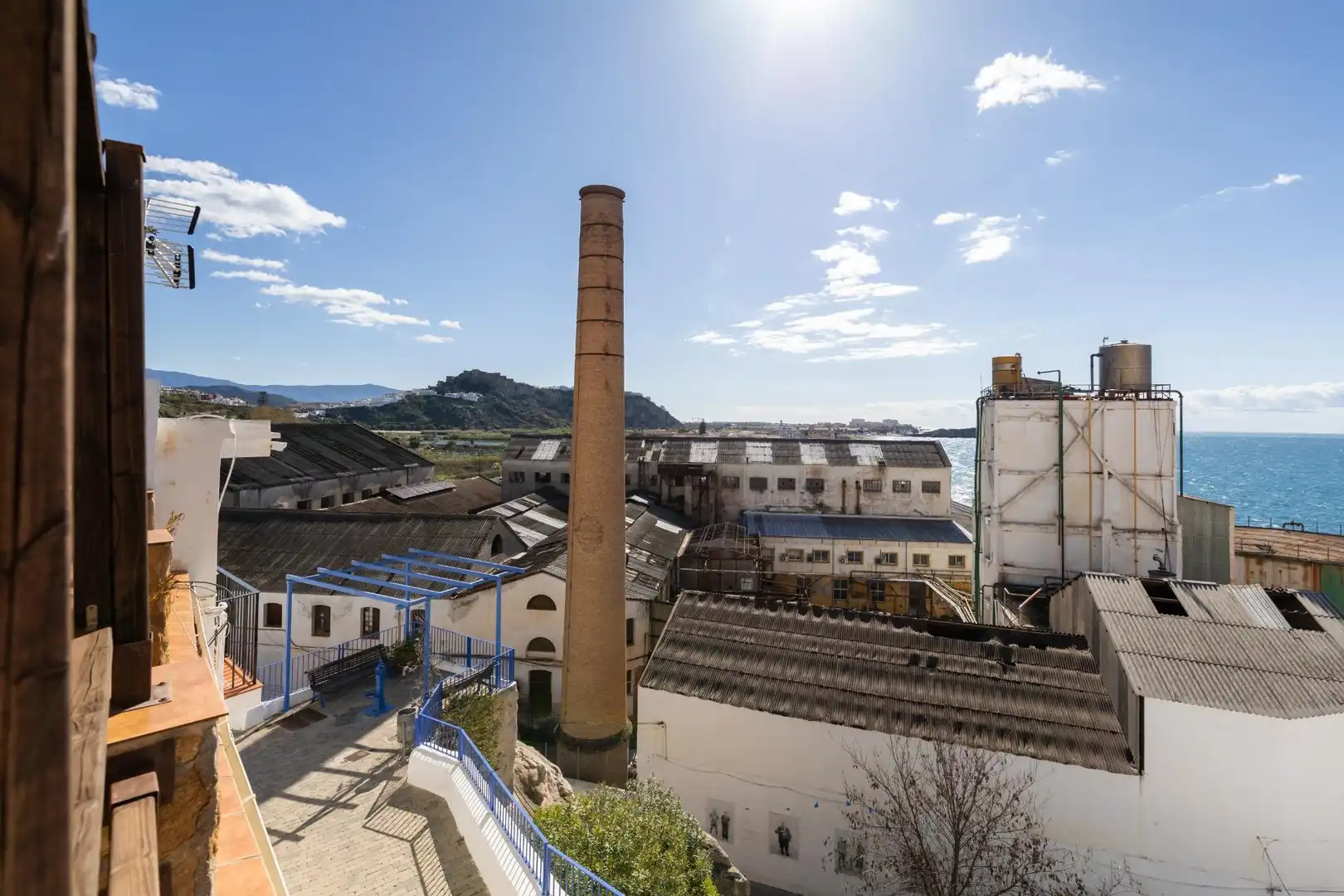 Außenansicht von Einfamilien-Reihenhaus zum Verkauf in Salobreña mit Klimaanlage, Heizung und Terrasse