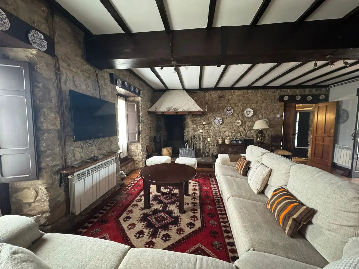 Sala d'estar de Casa adosada en venda en Llanes amb Calefacció, Jardí privat i Parquet