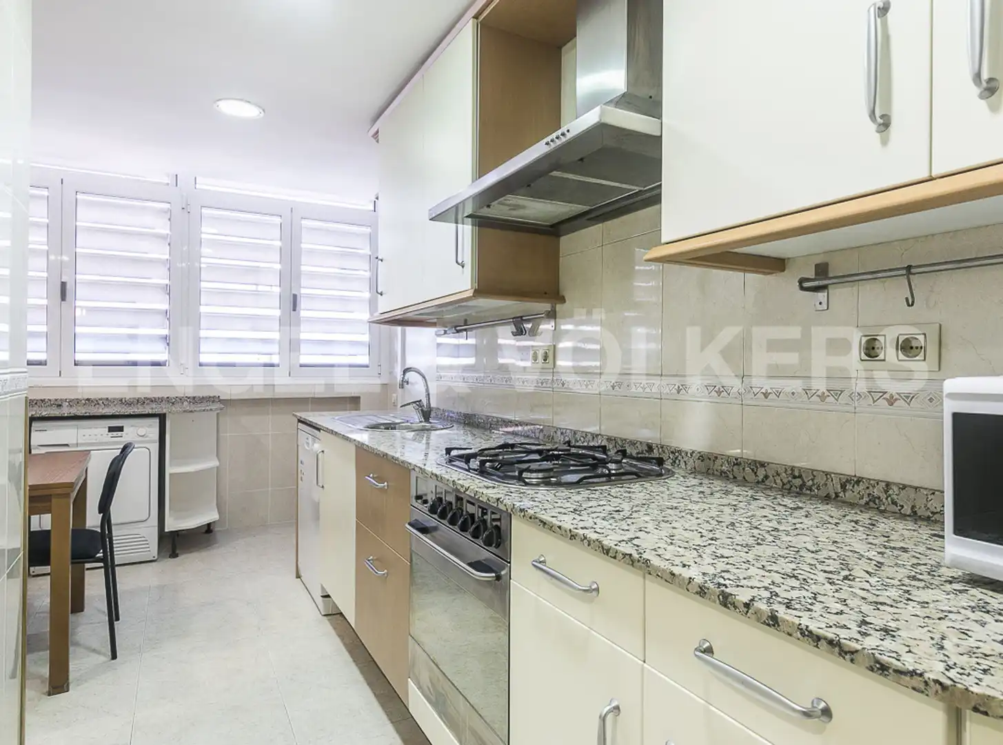 Cocina de Piso en venta en Barcelona con Calefacción y Parquet