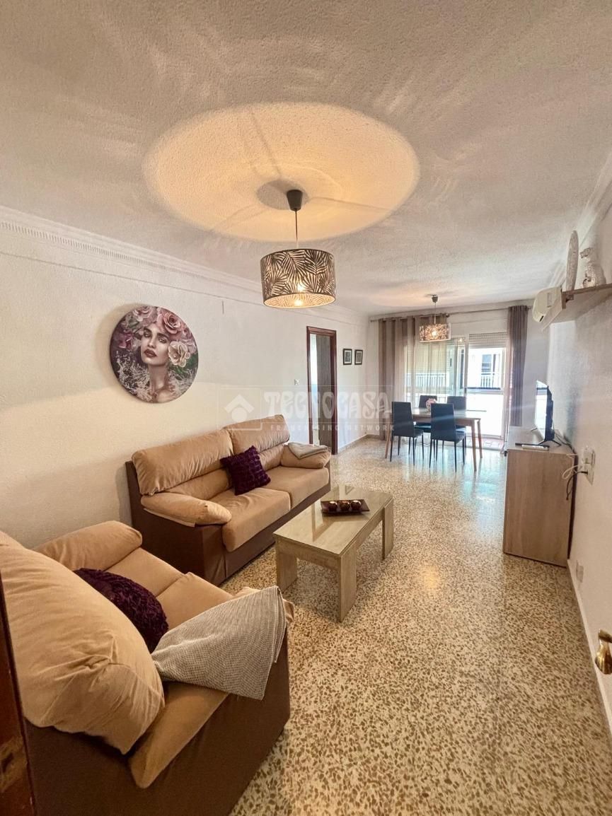 Sala d'estar de Pis de lloguer en  Granada Capital amb Balcó