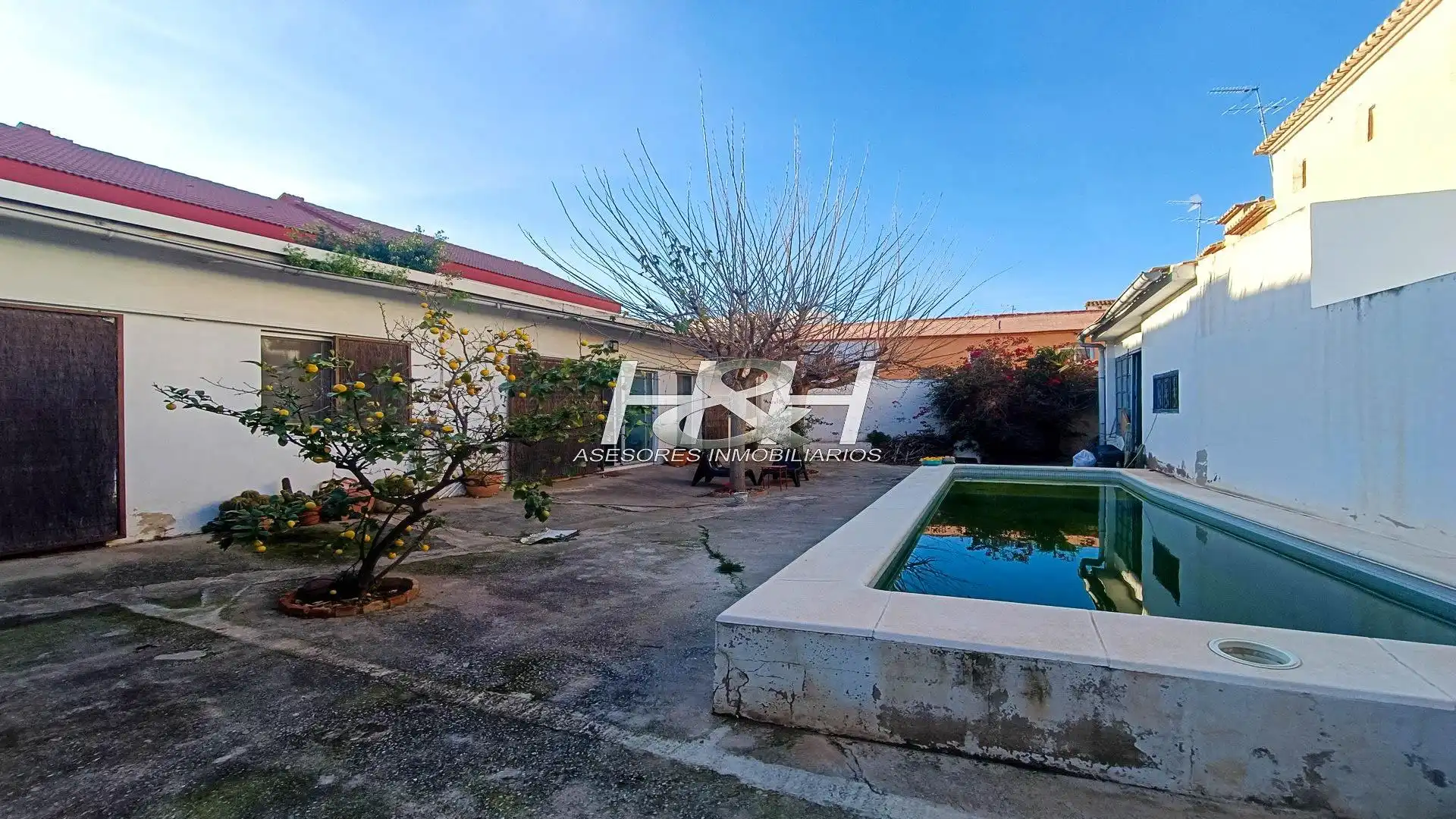 Exterior view of Houses for sale in Valencia  with Heating, Private garden and Terrace