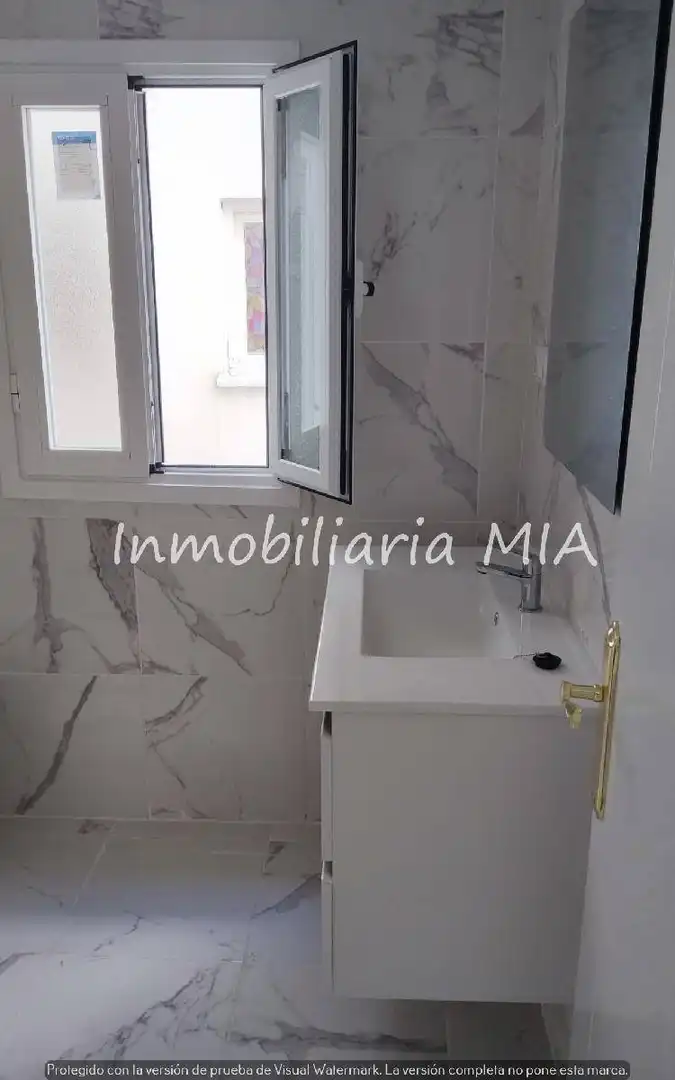 Baño de Piso en venta en Torremolinos