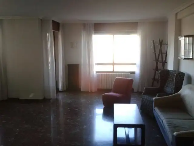 Living room of Flat for rent in Zaragoza  with Heating, Furnished and Oven