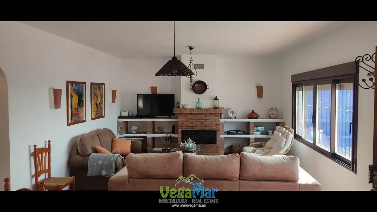 Houses for rent in Loma de la Golondrina, Ítrabo