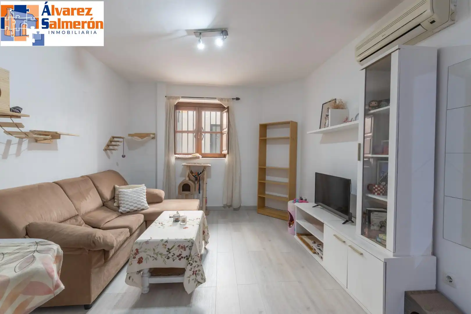 Living room of Flat for sale in Granada  with Air Conditioner