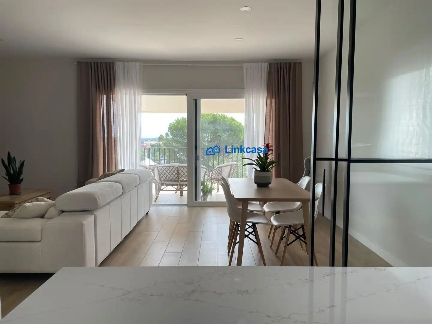 Sala de estar de Casa o chalet en venta en Navas del Rey con Calefacción, Jardín privado y Terraza