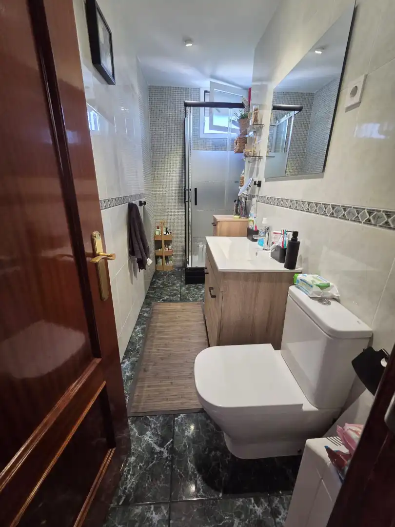 Bathroom of Flat for sale in Madrid  with Air Conditioner, Heating and Parquet flooring