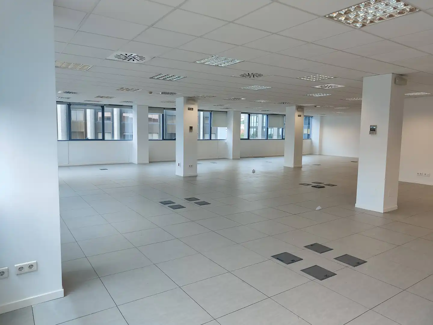 Office for rent in Sant Just Desvern  with Air Conditioner, Heating and Internet