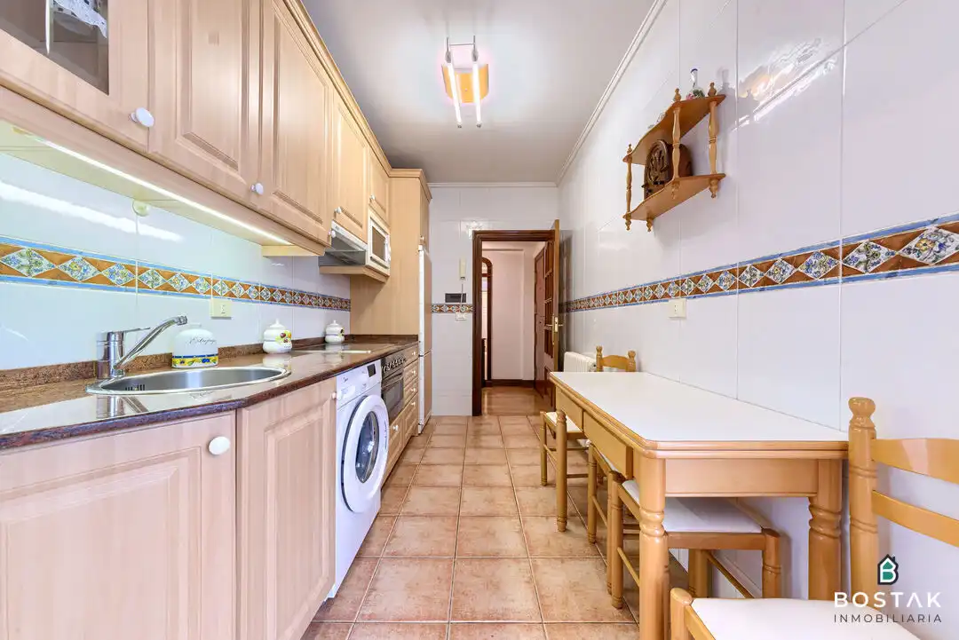 Kitchen of Flat for sale in Bilbao   with Heating, Furnished and Balcony