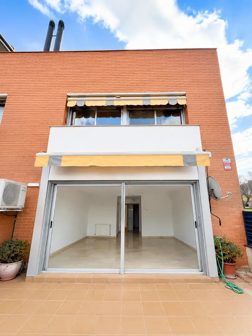 Vista exterior de Casa adosada de alquiler en Sant Feliu de Llobregat con Aire acondicionado, Calefacción y Jardín privado