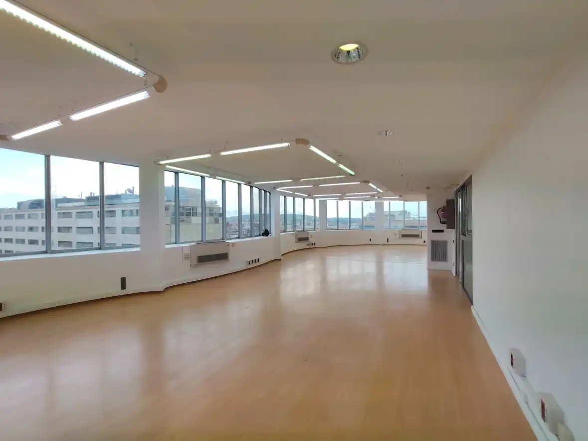 Oficina de alquiler en Les Corts