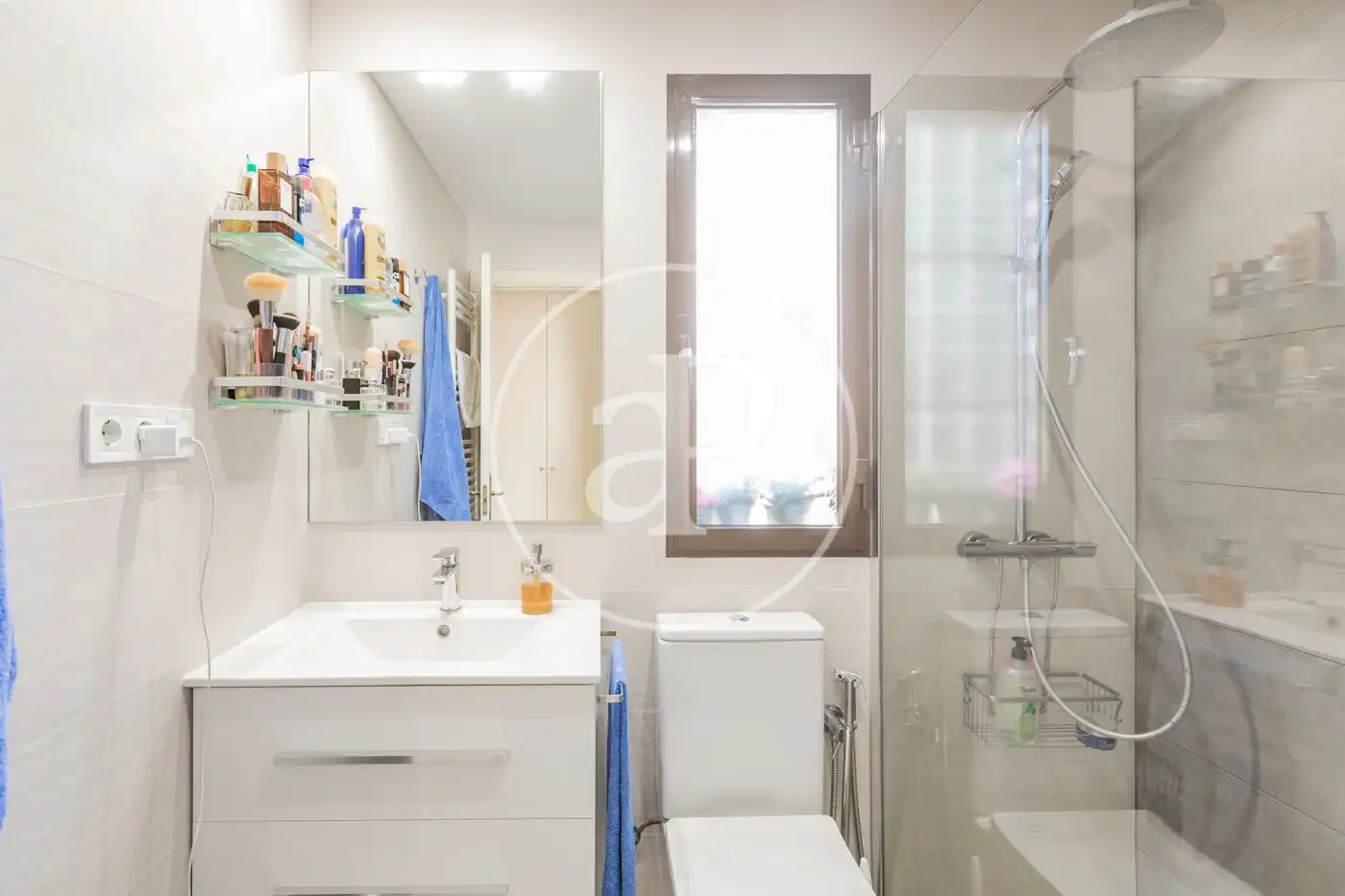 Baño de Piso en venta en Madrid con Aire acondicionado, Calefacción y Jardín privado