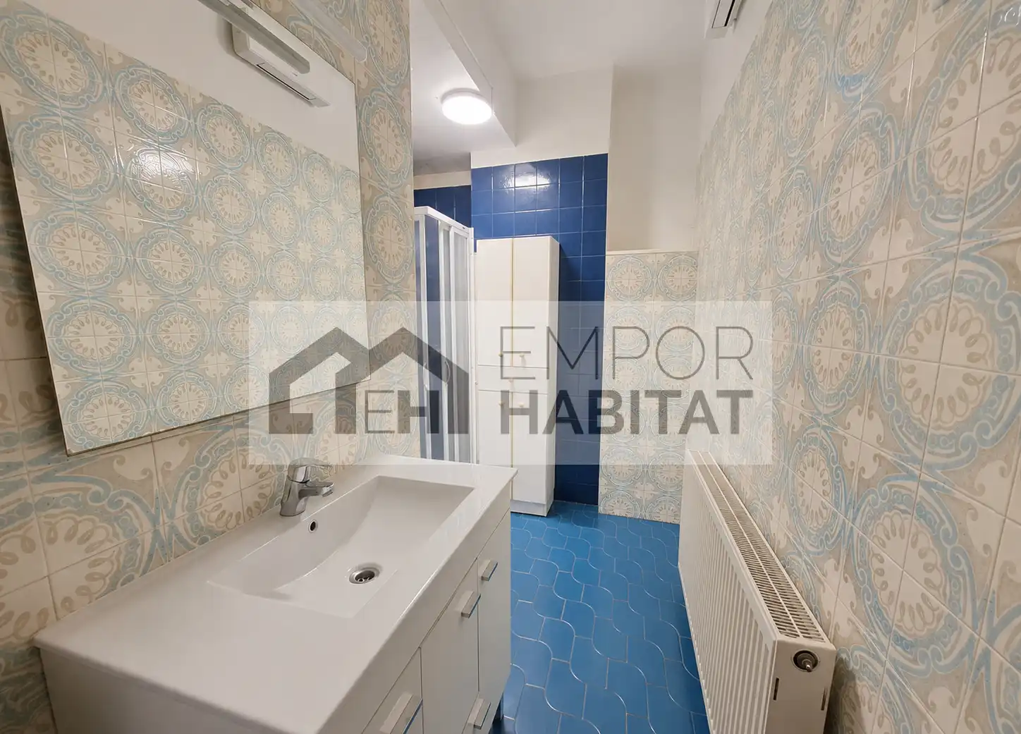 Badezimmer von Einfamilien-Reihenhaus zum Verkauf in Llançà mit Klimaanlage, Heizung und Terrasse