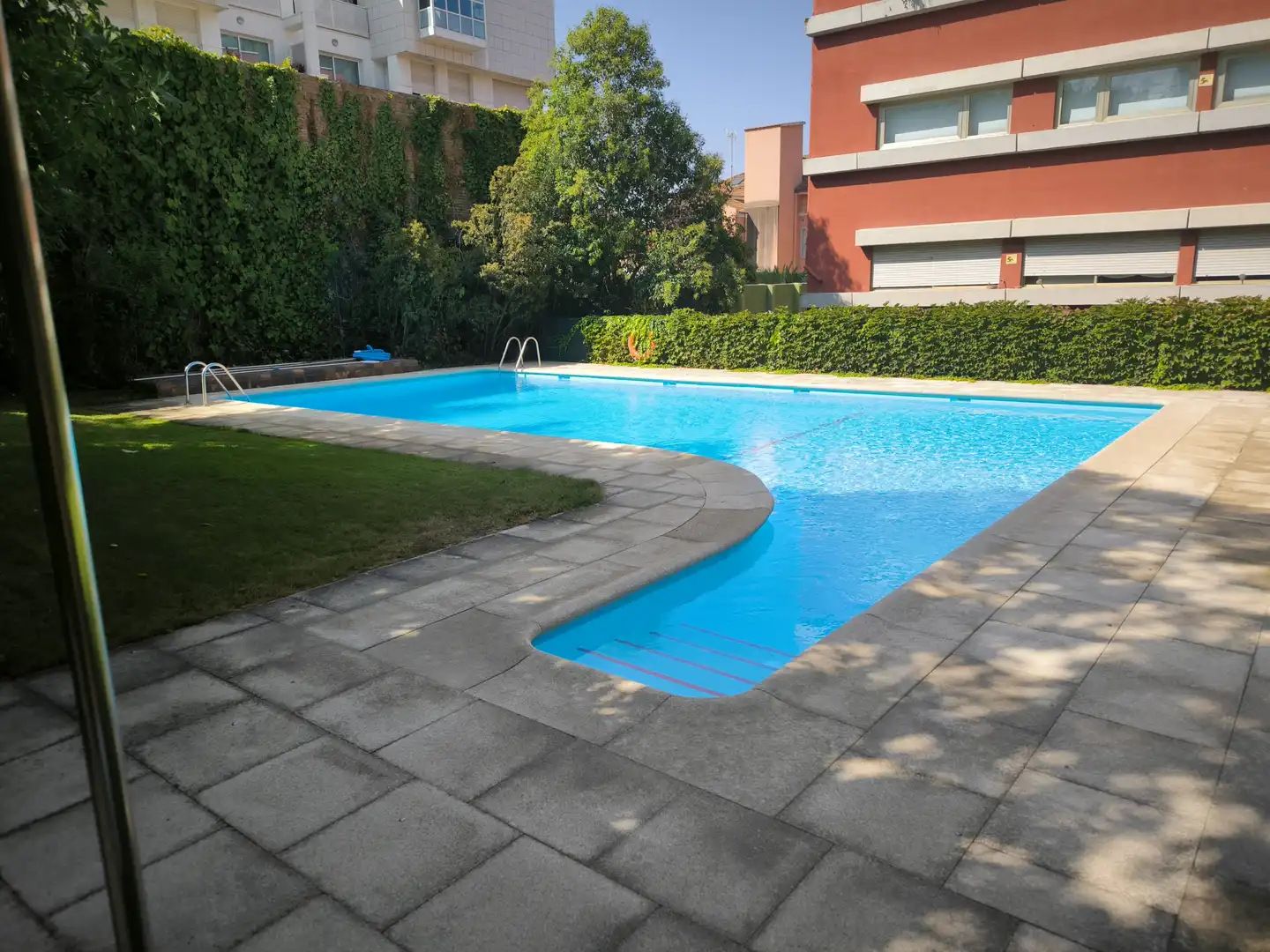 Piscina de Pis en venda en Madrid amb Aire condicionat, Calefacció i Jardí privat