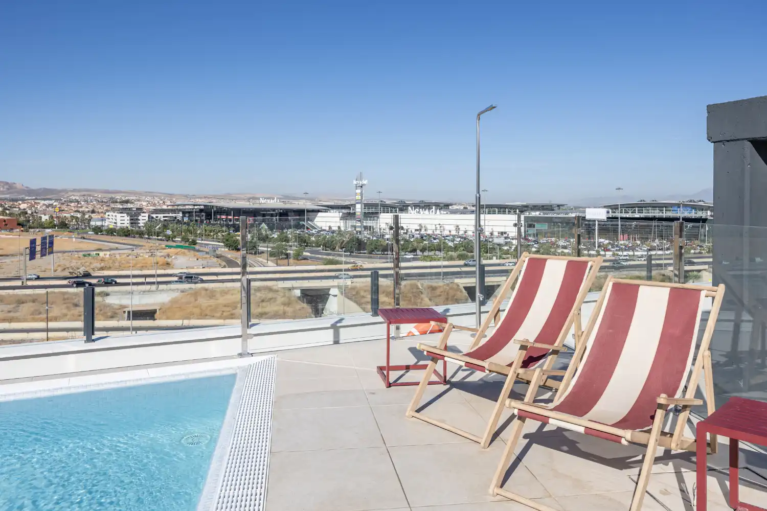 Piscina de Estudio de alquiler en Armilla con Aire acondicionado, Amueblado y Microondas