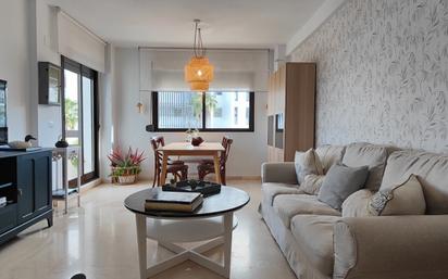 Living room of Flat for sale in Estepona  with Air Conditioner, Terrace and Balcony