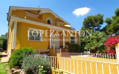 Exterior view of House or chalet for sale in L'Eliana  with Air Conditioner, Terrace and Swimming Pool