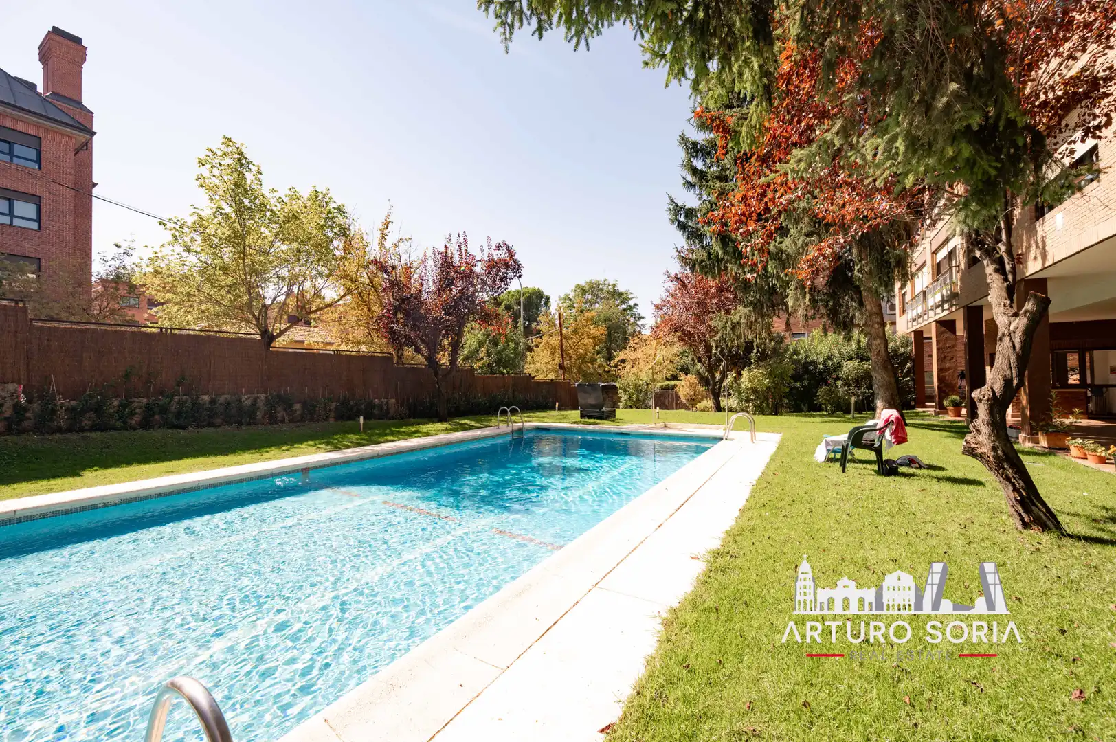 Piscina de Dúplex en venda en Madrid amb Piscina comunitària