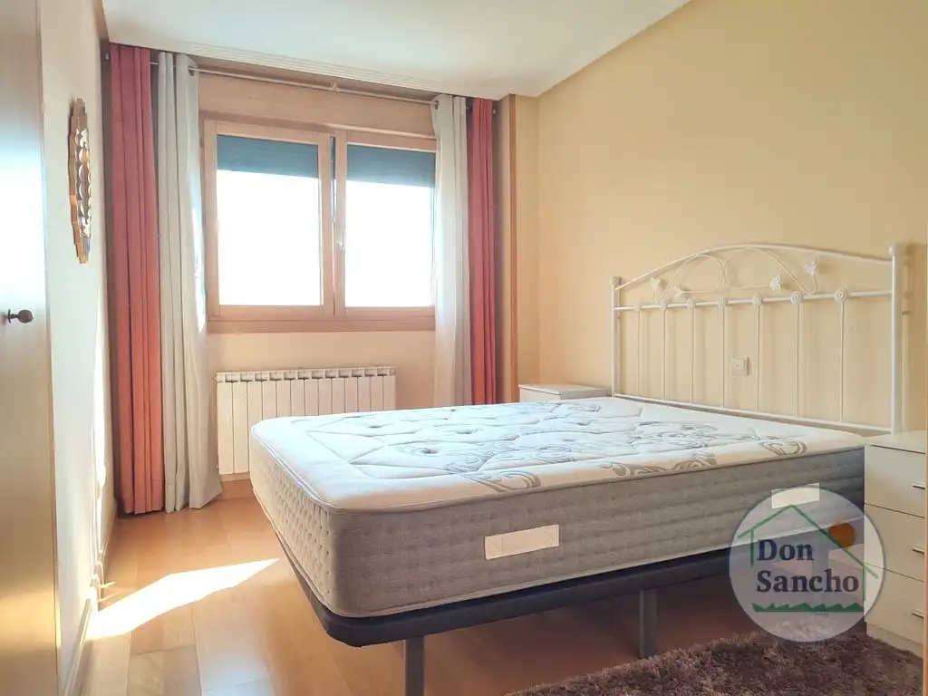 Bedroom of Attic for sale in Valladolid  with Air Conditioner, Heating and Terrace