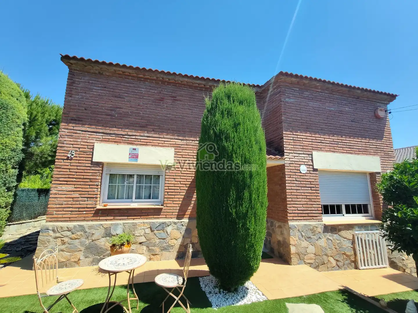 Vista exterior de Casa o xalet en venda en Esparreguera amb Aire condicionat, Calefacció i Jardí privat